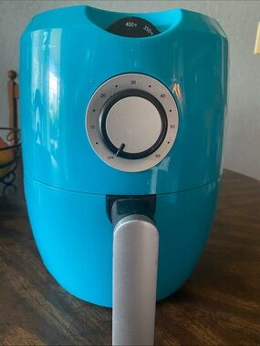 Compact Turquoise Air Fryer with Mechanical Timer